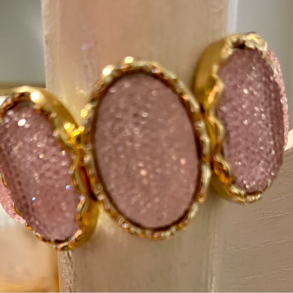 🎉Host Pick🎉Pink stretchy bracelet $16🎉Host Pick🎉 - Picture 2 of 7